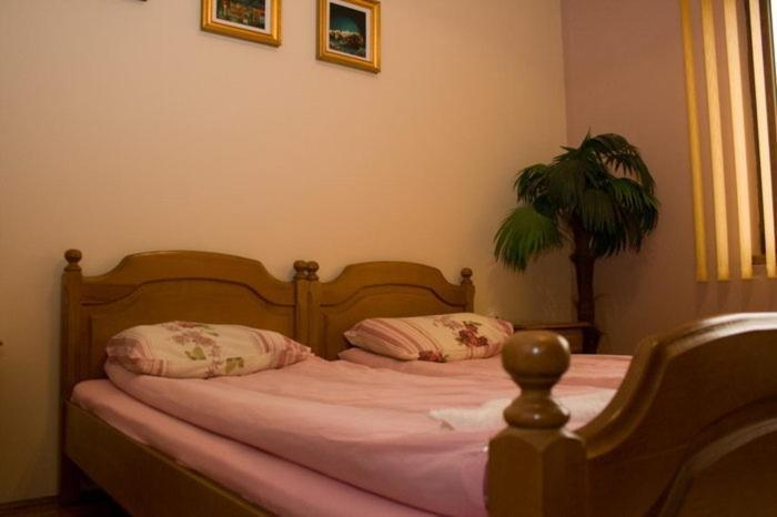 Отель Pension Mellis Cluj Napoca Номер фото