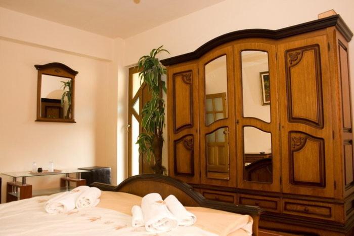 Отель Pension Mellis Cluj Napoca Номер фото